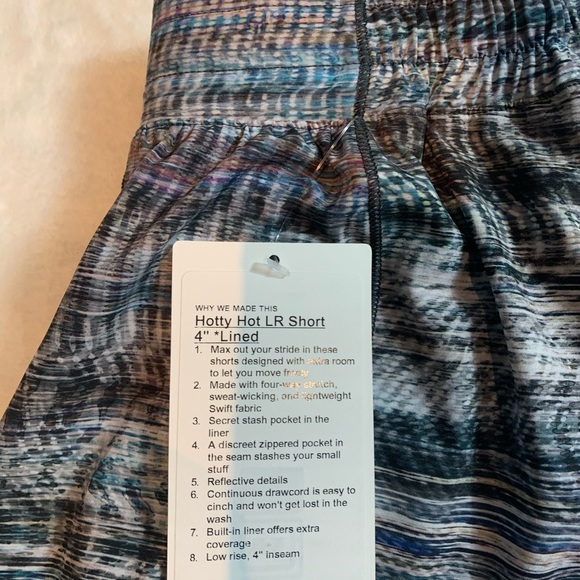 Lululemon Hotty Hot Short II 4” size 6 - Picture 5 of 6